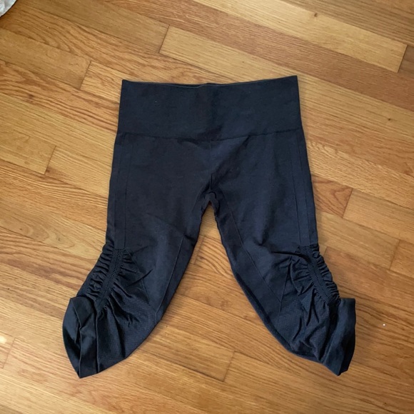 lululemon athletica Pants - Like new Lululemon Crops, Sz 6